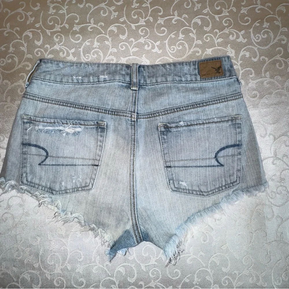 American Eagle Distressed Denim Shorts Size 4 - Picture 5 of 14